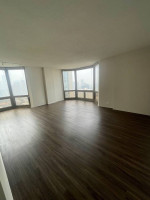Wonderful 1 bed with doorman and heated outdoor pool