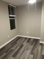 Off Street Parking (fees apply), Walk to Shops, 3bd 1ba