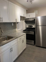 Off Street Parking (fees apply), Walk to Shops, 3bd 1ba