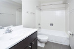 Gorgeous studio w indoor pool, gym, sundeck w grills, doorman