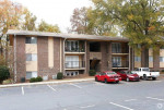 Convenient 2 bed / 1 bath apt located by public transportation