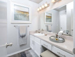 Beautiful 1 Bed / 1 Bath Layout, Tons of Light. Call for a Tour!