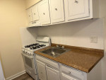 NO FEE Spacious 1st FL 1BR,H+HW,Big Rooms,2 Blks Blvd East