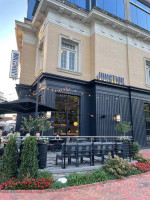 Gorgeous 1 bed, 1 bath with all the amenities you need. Tour today!