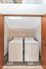 2 Bd 2.5 Bath Unique 2 story unit
