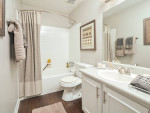 Rent an amazing 2 bed 2 bath – Close to transit and bus lines!