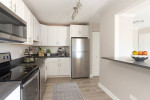 ~ Newly Renovated Luxurious 2bed Apartment! Great Area in Glenview!