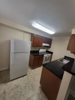 Just minutes from the college! Walk to campus!