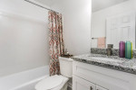 Gorgeous 1040 sq ft, 1 bed / 1.5 bath just minutes from campus