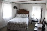 Standard room w/ Full sized bed