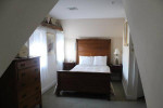 Standard room w/ Full sized bed