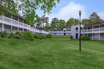Public transportation close by! Great commuter location. 2 bed, 1 ba