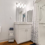 Beautiful and bright Studio ba! Don't miss out on this stunning view