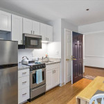 Beautiful and bright Studio ba! Don't miss out on this stunning view