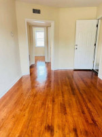 We're right on the bus line! Great 514 sq ft 1 bed, 1 bath!