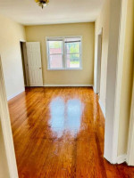 We're right on the bus line! Great 514 sq ft 1 bed, 1 bath!