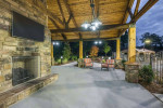 2 BR/2 BA that'll make your pet's tail wag! Pet-loving community.