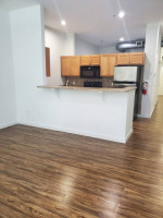 Comfortable 815 sq ft 1 bed / 1 bath with access to transit