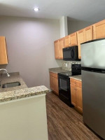 Comfortable 815 sq ft 1 bed / 1 bath with access to transit