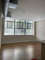 Comfortable 815 sq ft 1 bed / 1 bath with access to transit