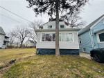 Single-family 3 bedrooms, 1.5 bathrooms ,house for renter ASAP