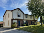 */*Spacious 2 Bed Townhome: 2 Levels, W/D, Parking, Bus Stops Nearby!!
