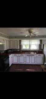 Small house in country setting for rent