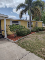 *Pet friendly! 3 miles to Englewood beach
