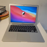 MacBook Air 2014 13-inch 
Intel core i5 1.4 GHz 
4GB RAM 
121GB flash storage 
M