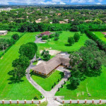 PARKLAND ESTATE HOME SCREENED POOL HORSES ARE WELCOME!