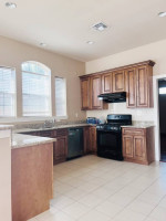 NewlyPainted, 2200ft2 - Lakeview 3 bedrooms, 2 1/2 bath