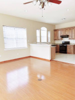 NewlyPainted, 2200ft2 - Lakeview 3 bedrooms, 2 1/2 bath
