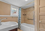 Discover charm in the hear,Quaint Skiatook Cottage, Steps from Downtow