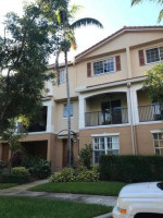 STUNNING 3 BED ! 2.5 BATH ! PETS OK ! NEW APPLIANCES ! LAUNDRY !CLUB!