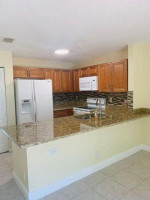 NICELY RENOVATED ! 3-2.5 ! LAMINATE FLOOR ! PETS OK ! WASHER&DRYER !