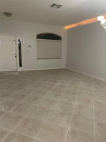 HOUSE 4 BED 2.5 BATH