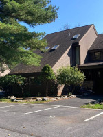 SHAWNEE FULLY FURNISHED TRI-LEVEL TOWNHOME WITH GARAGE AND MTN. VIEW