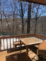 GRANITE KITCHEN- Beautiful Bi-Level Townhome