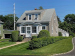 Renovated 1-1/2 Bedroom with Large Deck