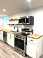 Beautifully Updated 1BR + Den Garden Unit In Popular Bay View!