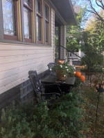 Beautifully Updated 1BR + Den Garden Unit In Popular Bay View!