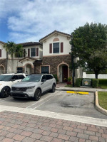 Nice Villa with 3 bed-2 1/2 baths, 2 parking spaces assigned, Beautifu