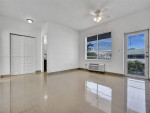 Fantastic Duplex 1 Bed 1 Ba ! Pets Ok ! Stainless Steel ! North Beach