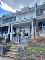 NoMa Rowhouse - Steps to the Metro