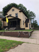 SE 3 bed home at 618 Adams