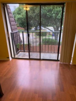 AMAZING 2 BED ! 2.5 BATH ! LAUNDRY ! LAMINATE TILE ! YARD ! BEACHES !
