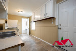 Cute 2 Bed Upper Unit Roseville