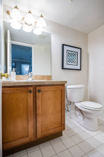 1 bedroom with bonus room, Private Entrance &1.5 baths!