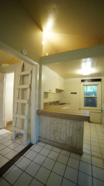 1/1 Cottage in Midtown! Available Now!
