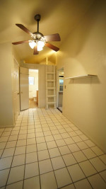 1/1 Cottage in Midtown! Available Now!